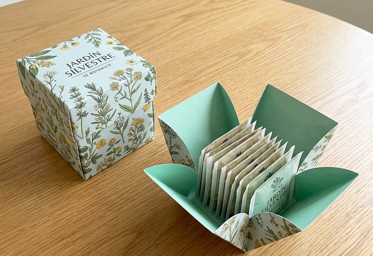 Caja desplegable con tapa